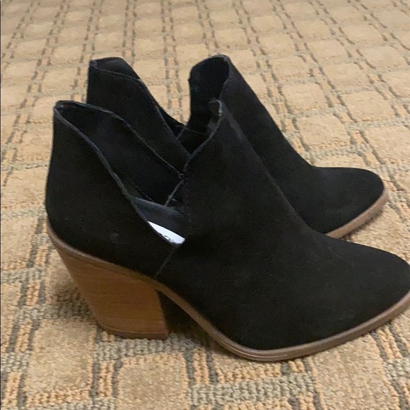 steve madden aker bootie taupe